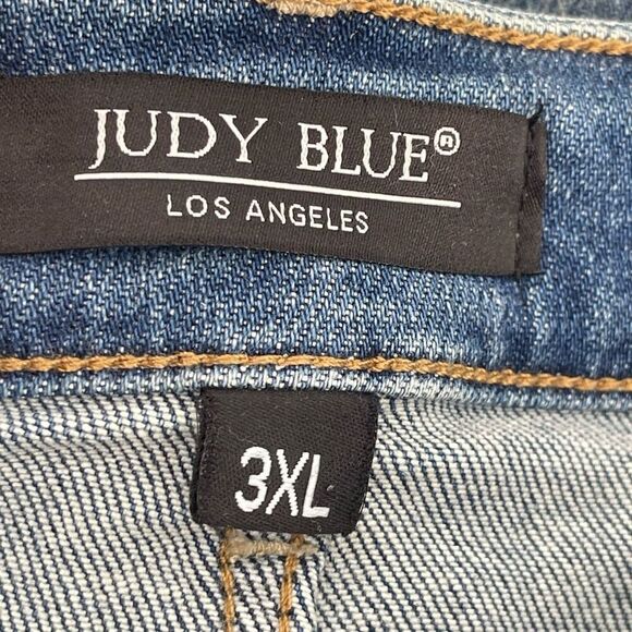 Judy Blue Mid-Rise Classic Cuffed Denim Shorts - Medium Wash, 3XL, NWT - Picture 9 of 16